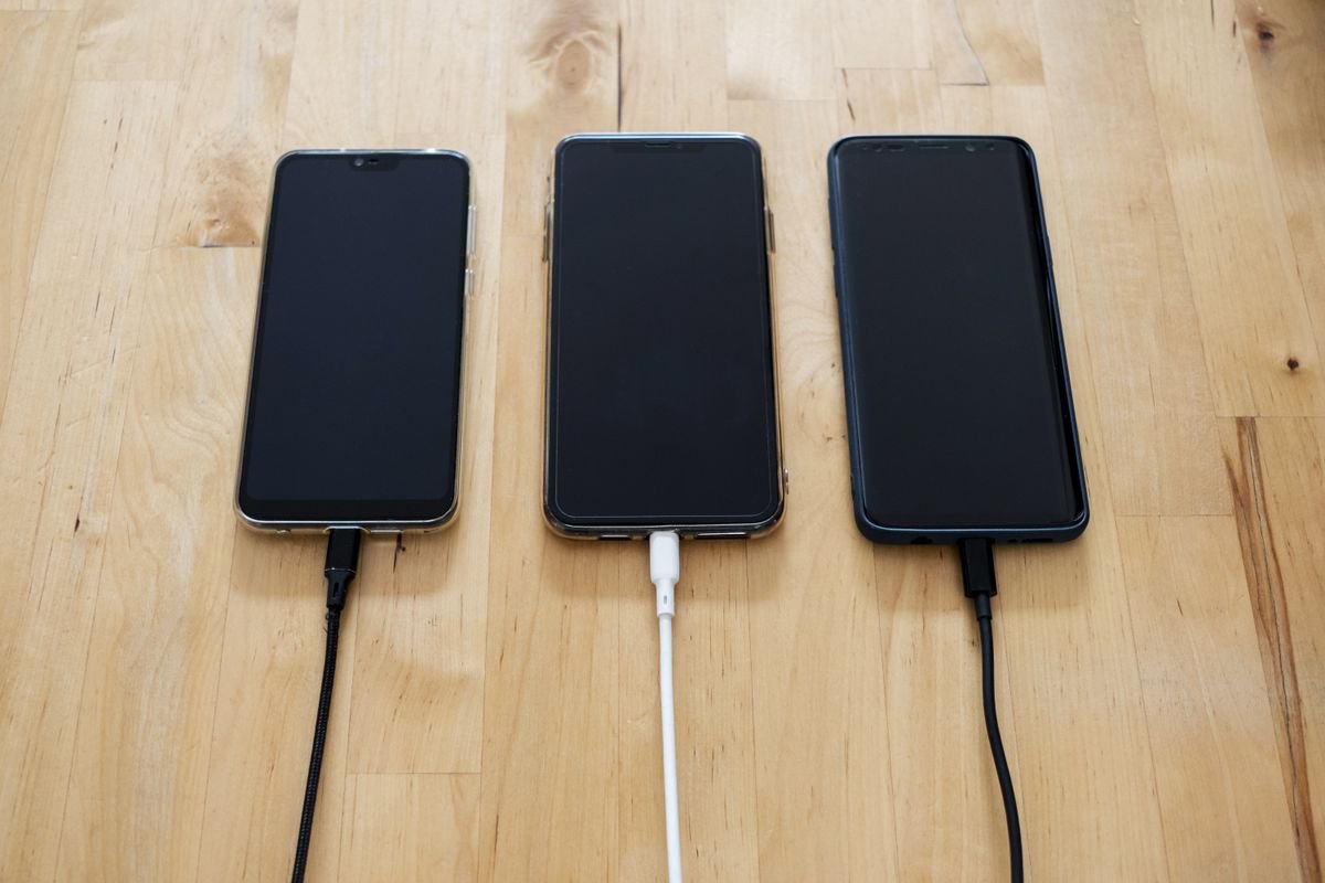 Celulares con carga rápida conectados