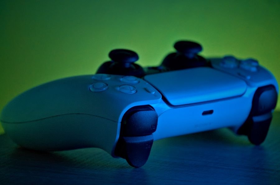 Mando de PlayStation 5 con iluminación ambiental
