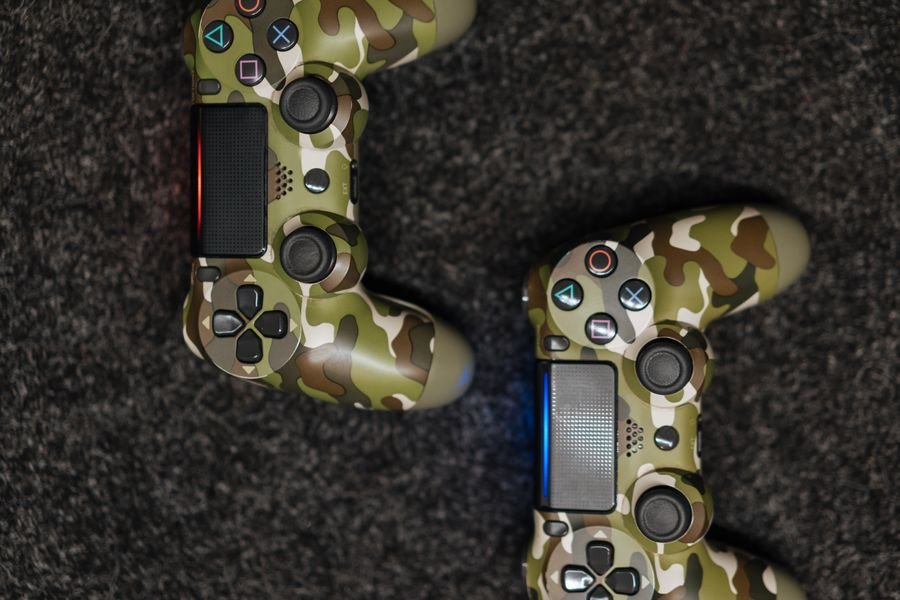 Mandos de juego con diseño camuflaje