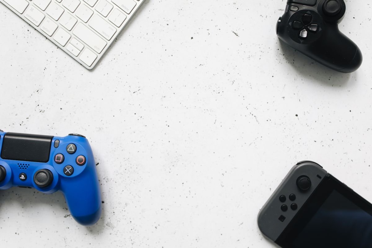 Mandos de PS5 Slim y Xbox Series X